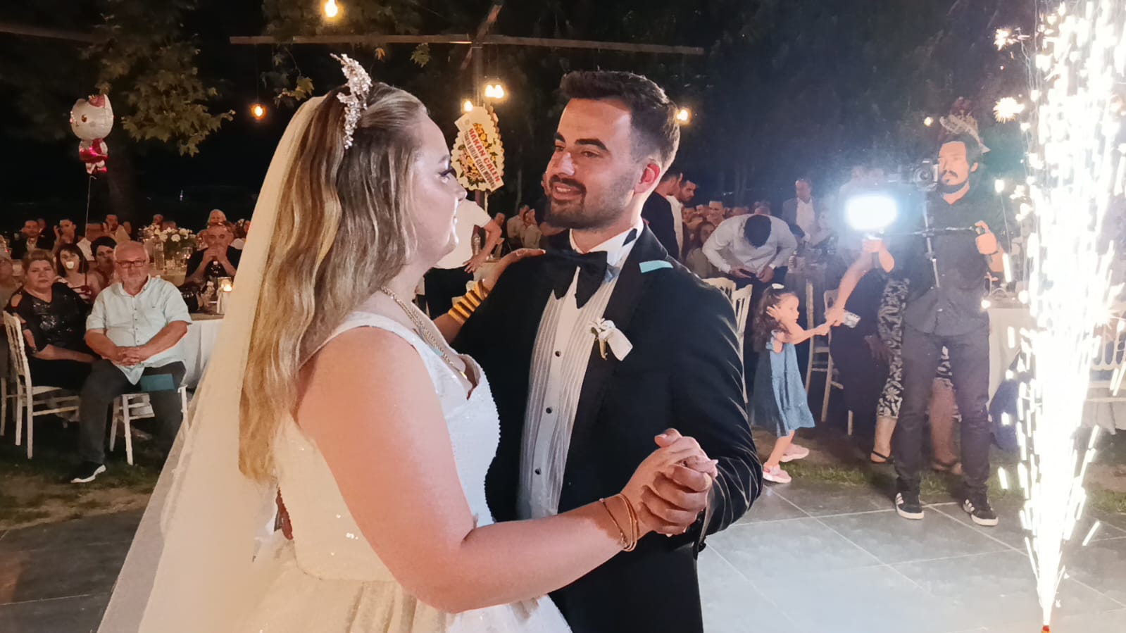 Edirne basınının tanınan isimlerinden gazeteci Resul Oruçoğlu'nun oğlu Ayberk Oruçoğlu, hayatını Eda Akıncı ile birleştirdi.
